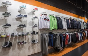 Foot Korner, agencement magasin sportswear, boutique prêt à porter